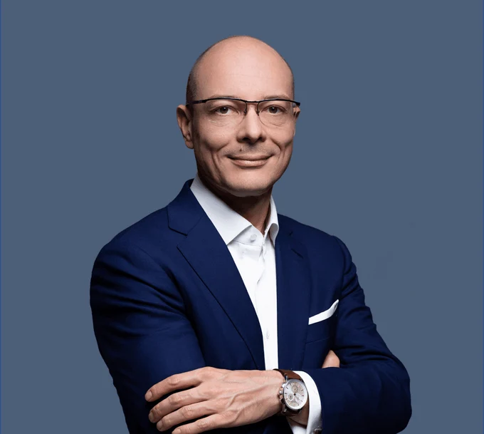 GYROSCOPE INTERNATIONAL
Michael Adick (VP)
